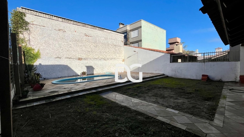 Casa a poucos metros de distância do mar e ao lado de Avenida: 26ª foto da galeria de imagens do imóvel
