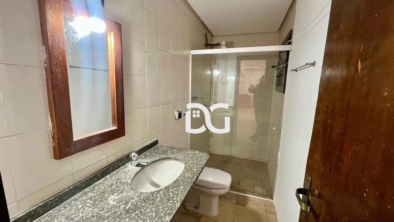 Casa a poucos metros de distância do mar e ao lado de Avenida: 21ª foto da galeria de imagens do imóvel