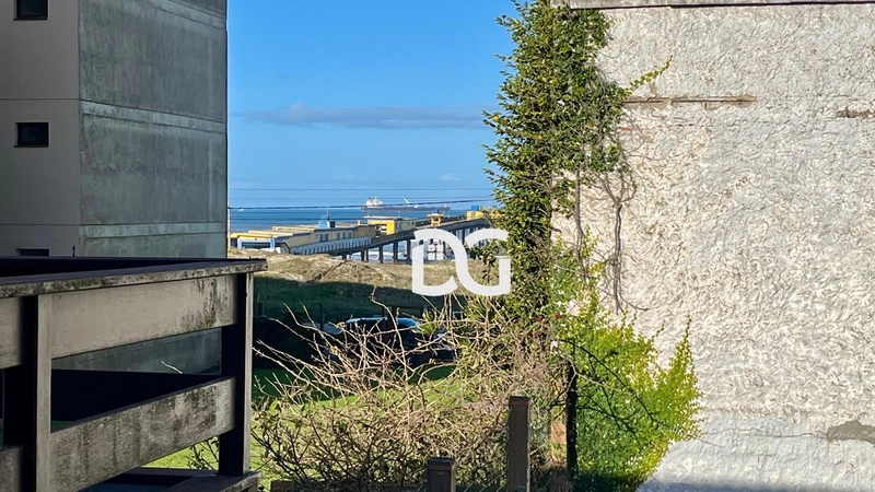 Casa a poucos metros de distância do mar e ao lado de Avenida: 18ª foto da galeria de imagens do imóvel