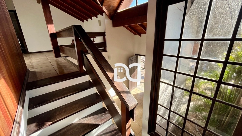 Casa a poucos metros de distância do mar e ao lado de Avenida: 8ª foto da galeria de imagens do imóvel