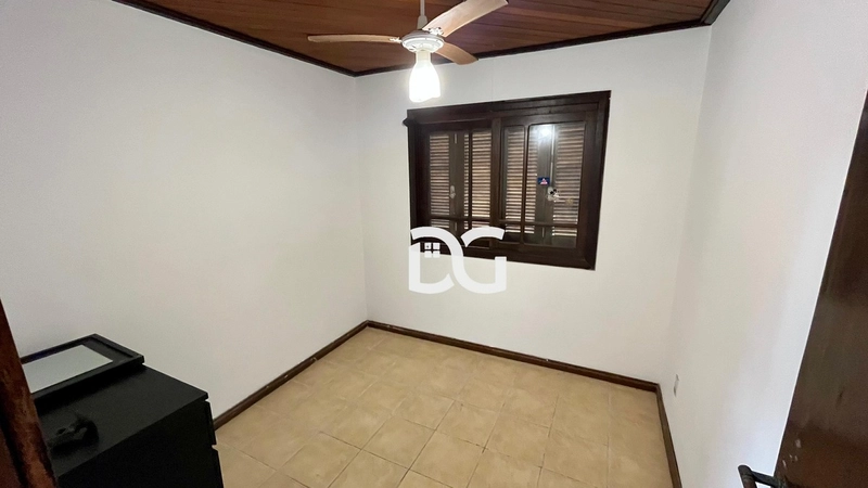 Casa a poucos metros de distância do mar e ao lado de Avenida: 13ª foto da galeria de imagens do imóvel