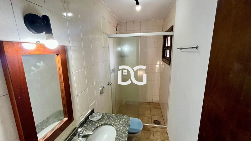 Casa a poucos metros de distância do mar e ao lado de Avenida: 20ª foto da galeria de imagens do imóvel