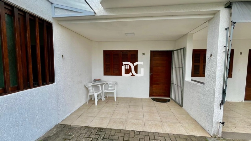 Encante-se por este sobrado composto por 2 suítes: 2ª foto da galeria de imagens do imóvel