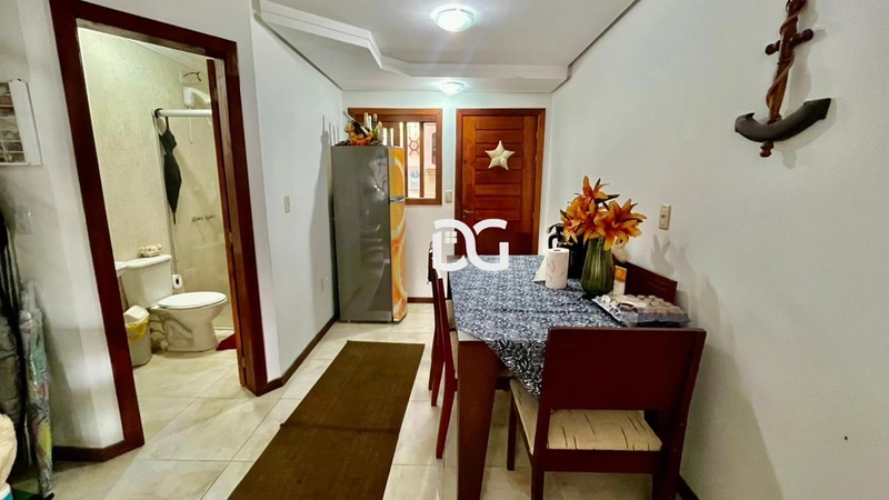 Encante-se por este sobrado composto por 2 suítes: 3ª foto da galeria de imagens do imóvel