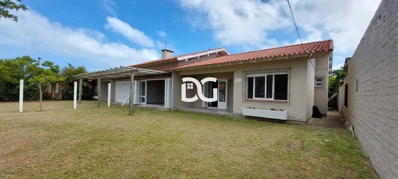 Imóvel espaçoso com 4 dormitórios: 1ª foto da galeria de imagens do imóvel