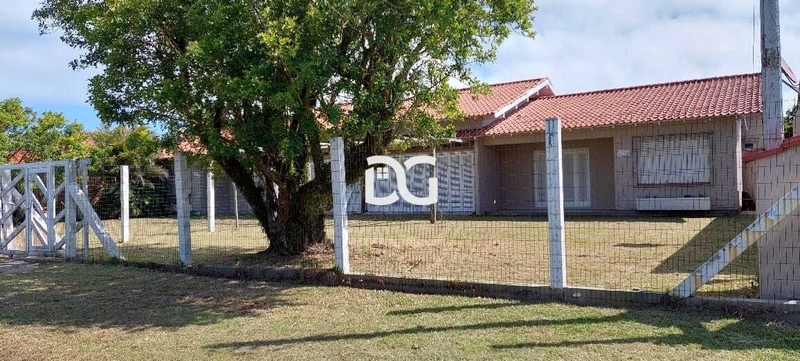 Imóvel espaçoso com 4 dormitórios: 2ª foto da galeria de imagens do imóvel