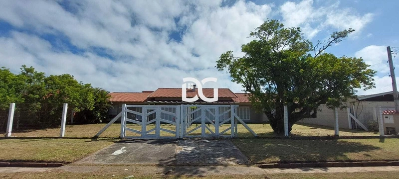 Imóvel espaçoso com 4 dormitórios: 3ª foto da galeria de imagens do imóvel