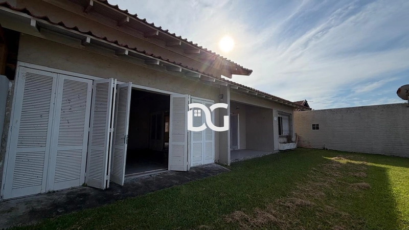 Casa para venda no centro de Tramandaí: 2ª foto da galeria de imagens do imóvel