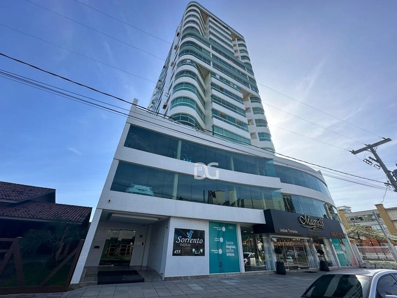 AMPLO APARTAMENTO MOBILIADO PARA VENDA NO CENTRO, DE FRENTE E 2 VAGAS: 2ª foto da galeria de imagens do imóvel