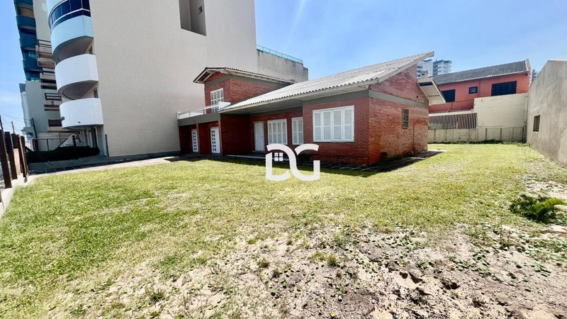 Sobrado de 6 dormitórios: 4ª foto da galeria de imagens do imóvel