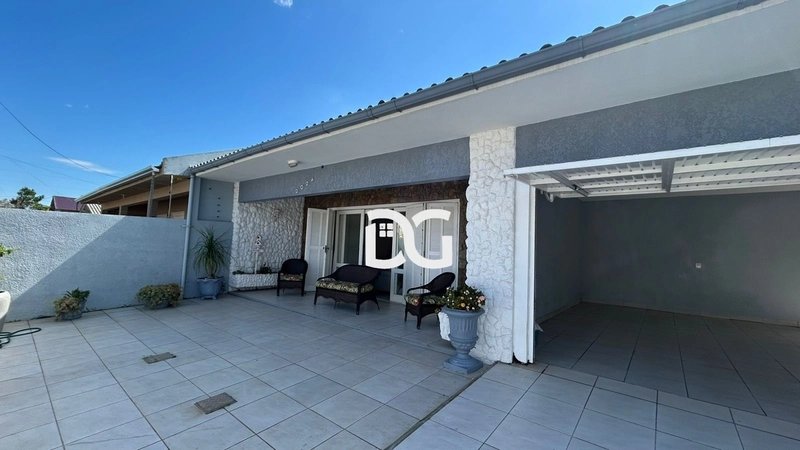 Casa ampla com piscina em zona nobre de Tramandaí: 1ª foto da galeria de imagens do imóvel