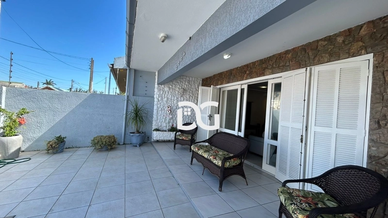 Casa ampla com piscina em zona nobre de Tramandaí: 2ª foto da galeria de imagens do imóvel