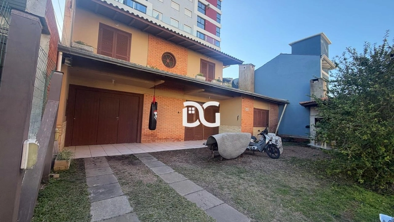sobrado composto de 3 dormitórios: 1ª foto da galeria de imagens do imóvel