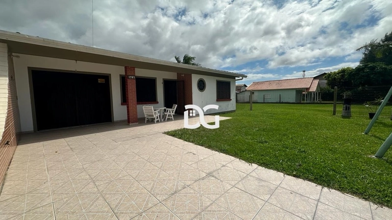 Casa próxima ao centro de Tramandaí-RS: 1ª foto da galeria de imagens do imóvel