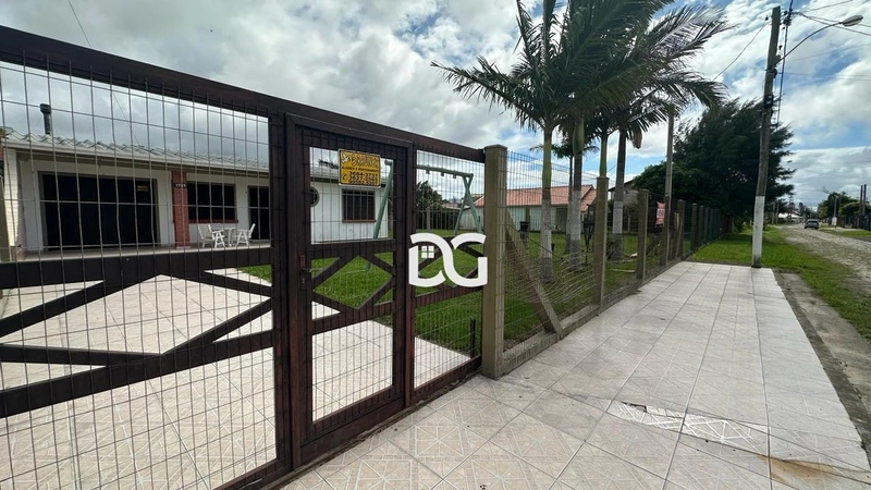 Casa próxima ao centro de Tramandaí-RS: 2ª foto da galeria de imagens do imóvel