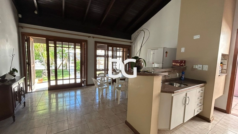 Casa ampla e funcional, composta por 3 dormitórios bem iluminados: 7ª foto da galeria de imagens do imóvel