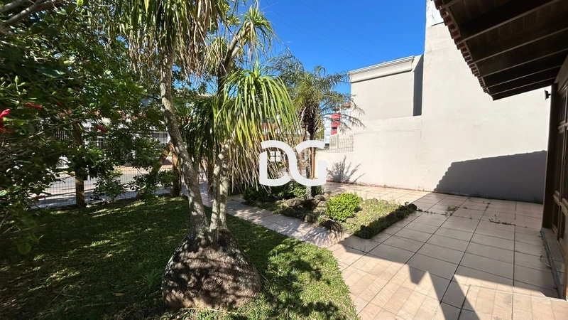 Casa ampla e funcional, composta por 3 dormitórios bem iluminados: 4ª foto da galeria de imagens do imóvel
