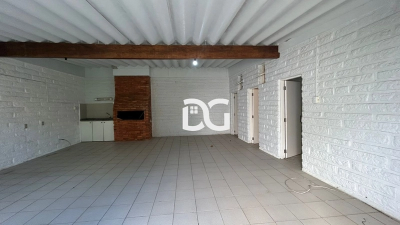 Casa ampla e funcional, composta por 3 dormitórios bem iluminados: 17ª foto da galeria de imagens do imóvel