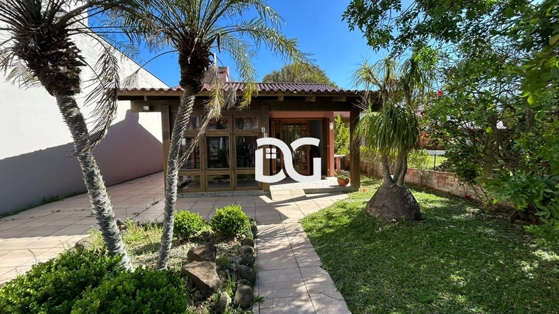 Casa ampla e funcional, composta por 3 dormitórios bem iluminados: 2ª foto da galeria de imagens do imóvel