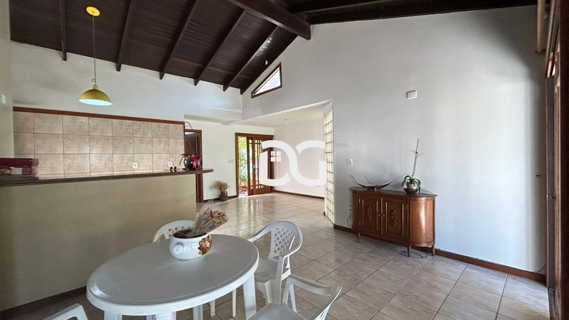 Casa ampla e funcional, composta por 3 dormitórios bem iluminados: 11ª foto da galeria de imagens do imóvel