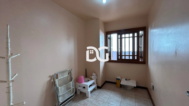 Casa ampla e funcional, composta por 3 dormitórios bem iluminados: 15ª foto da galeria de imagens do imóvel