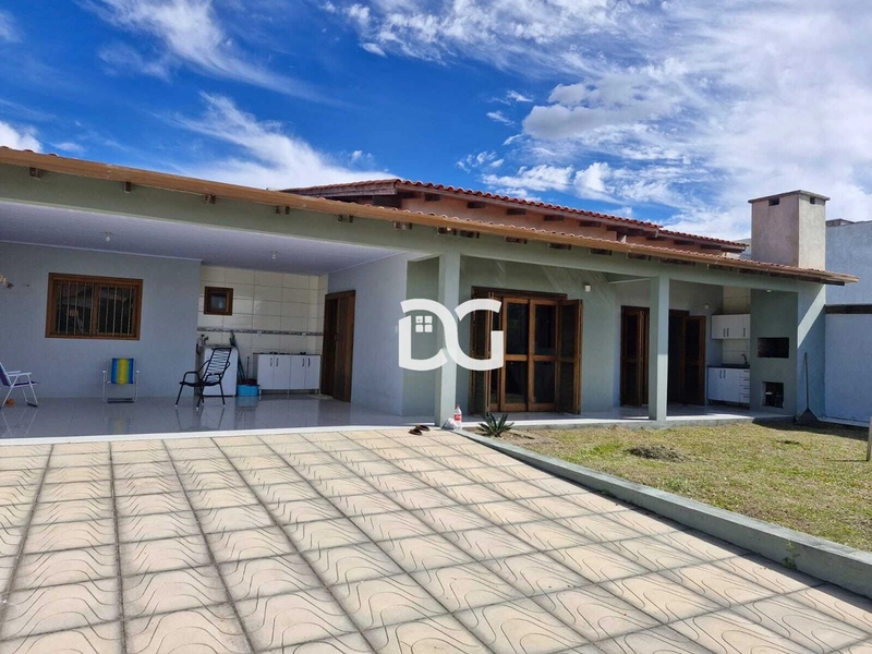 Excelente casa para venda em Tramandaí: 2ª foto da galeria de imagens do imóvel