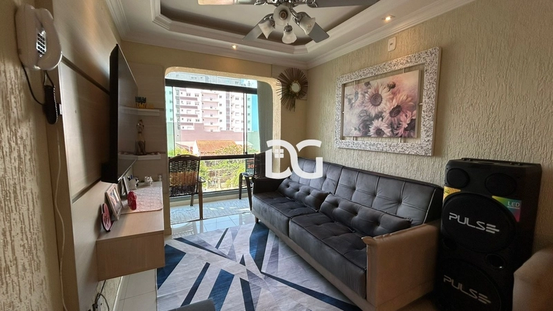 Apartamento com sacada para avenida da igreja