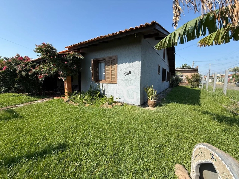 Casa térrea de esquina, ideal para quem busca conforto e praticidade.: 3ª foto da galeria de imagens do imóvel