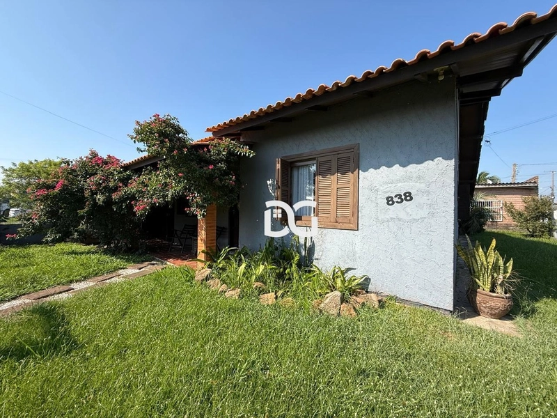 Casa térrea de esquina, ideal para quem busca conforto e praticidade.: 1ª foto da galeria de imagens do imóvel