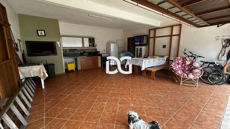 Ampla casa composta por 6 dormitórios, ideal para famílias grandes: 11ª foto da galeria de imagens do imóvel