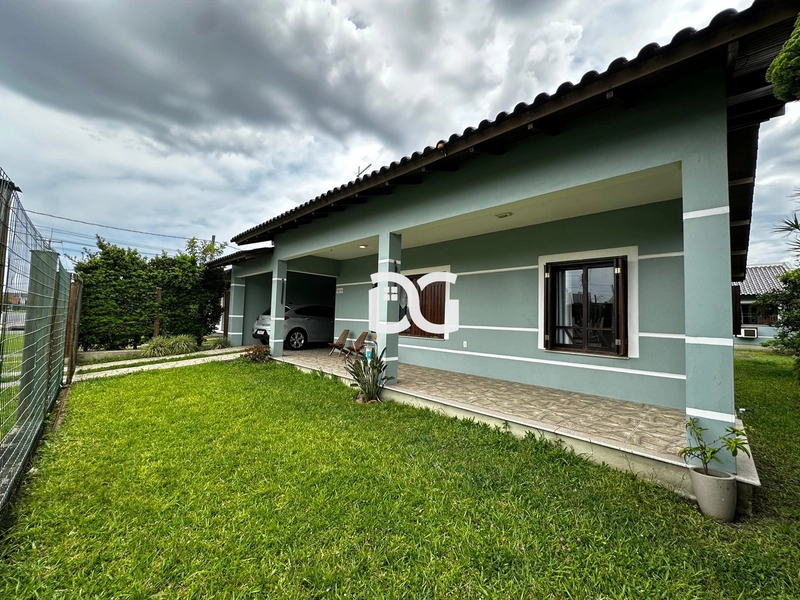 Ampla casa composta por 6 dormitórios, ideal para famílias grandes: 1ª foto da galeria de imagens do imóvel