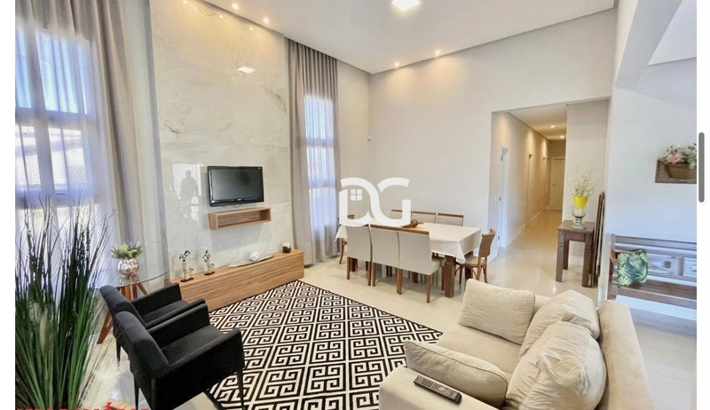 Casa composta de 3 dormitórios e pé direito alto: 8ª foto da galeria de imagens do imóvel