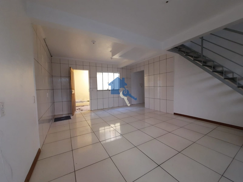 Casa 3 dormitórios com garagem: 3ª foto da galeria de imagens do imóvel