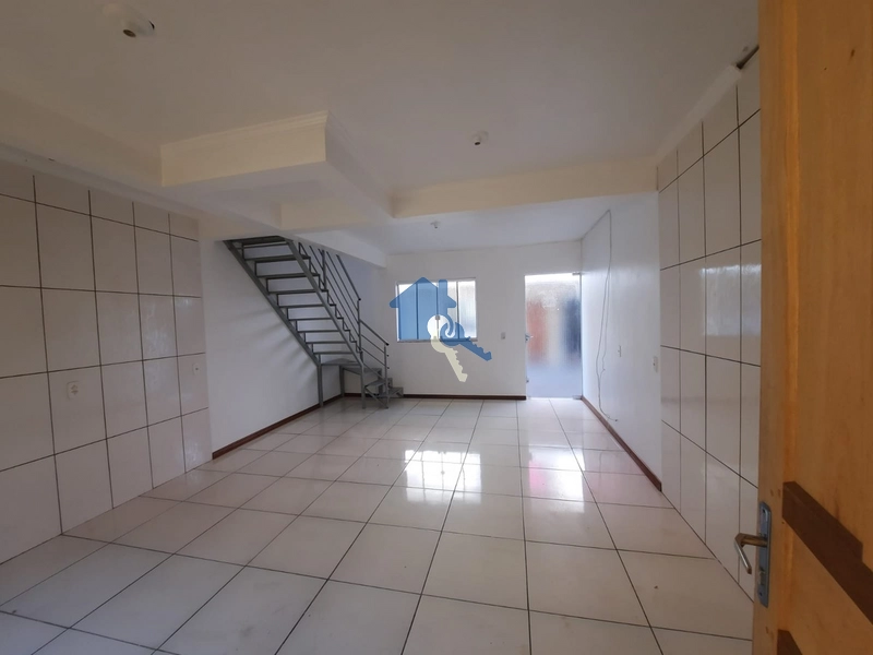 Casa 3 dormitórios com garagem: 2ª foto da galeria de imagens do imóvel