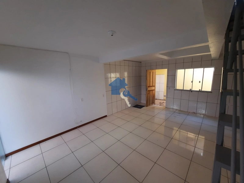 Casa 3 dormitórios com garagem: 4ª foto da galeria de imagens do imóvel