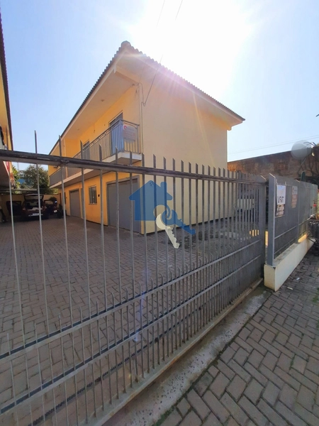 Casa 3 dormitórios com garagem: 1ª foto da galeria de imagens do imóvel