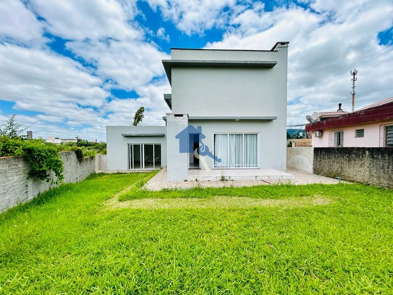 Casa 3 dormitórios de alto padrão Itararé, Santa Maria, RS: 3ª foto da galeria de imagens do imóvel