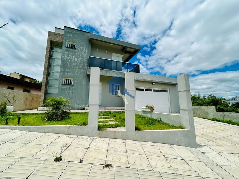 Casa 3 dormitórios de alto padrão Itararé, Santa Maria, RS: 2ª foto da galeria de imagens do imóvel