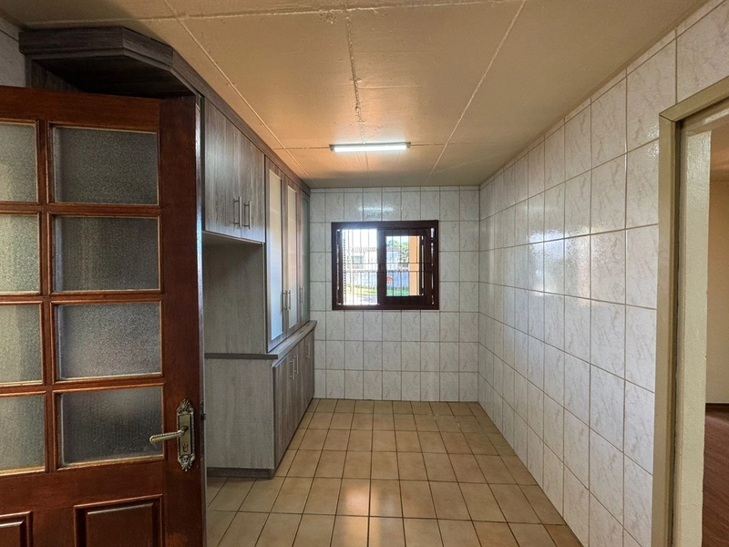 Casa térria 2 dormitórios 2 banheiros garagem para 2 carros: 11ª foto da galeria de imagens do imóvel