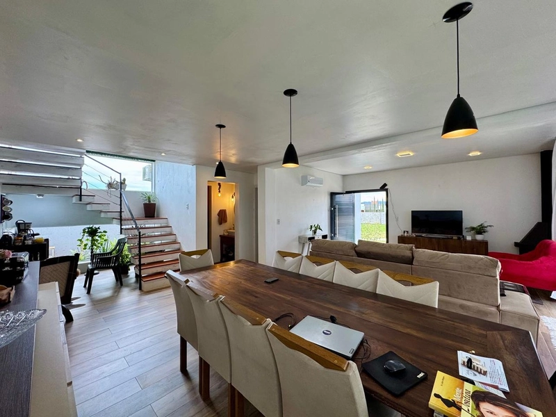 Casa com 5 dormitórios em condomínio, localizada próximo à UFSM: 5ª foto da galeria de imagens do imóvel