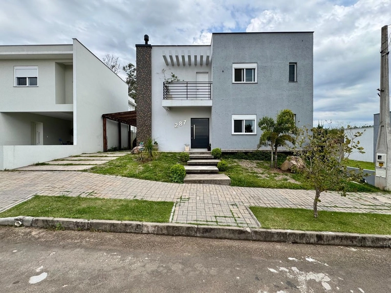 Casa com 5 dormitórios em condomínio, localizada próximo à UFSM: 1ª foto da galeria de imagens do imóvel
