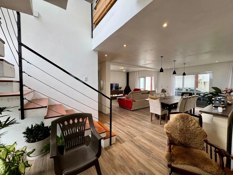 Casa com 5 dormitórios em condomínio, localizada próximo à UFSM: 8ª foto da galeria de imagens do imóvel