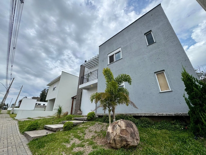 Casa com 5 dormitórios em condomínio, localizada próximo à UFSM: 2ª foto da galeria de imagens do imóvel