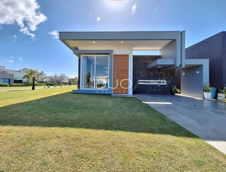 CASA TÉRREA NO CONDOMÍNIO RIVIERA EM XANGRI-LÁ: 1ª foto da galeria de imagens do imóvel