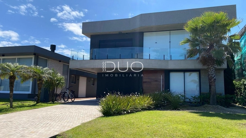 CASA EM CONDOMINIO EM XANGRILÁ