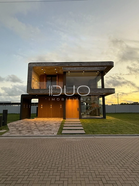 SOBRADO NO CONDOMÍNIO AMARE EM XANGRI-LÁ