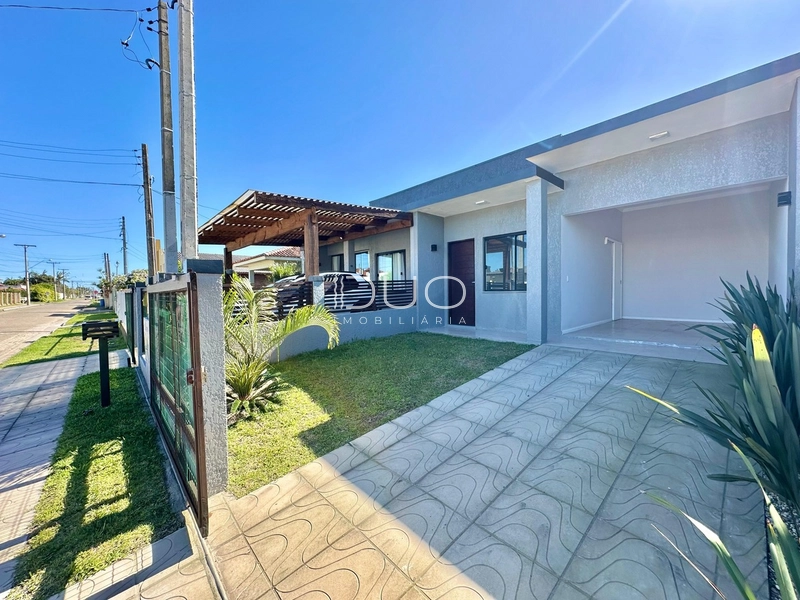 CASA COM 2 DORMITÓRIOS EM XANGRI-LÁ: 1ª foto da galeria de imagens do imóvel