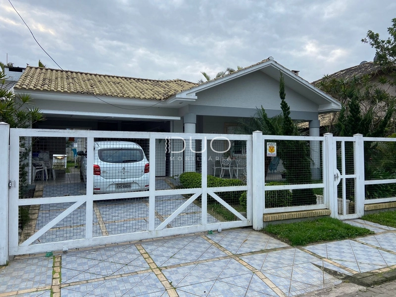 CASA EM XANGRI-LÁ: 3ª foto da galeria de imagens do imóvel