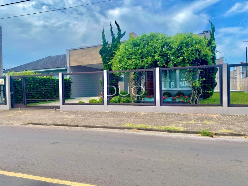 CASA NO CENTRO DE XANGRI-LÁ: 2ª foto da galeria de imagens do imóvel