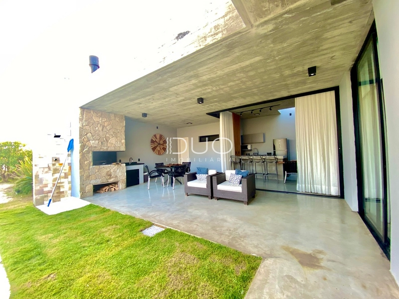 CASA NO BAIRRO ARPOADOR EM XANGRI-LÁ: 6ª foto da galeria de imagens do imóvel